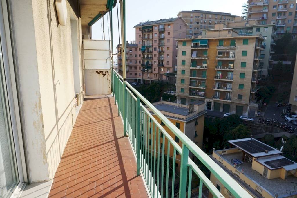 Balcone - Trilocale corso Luigi Andrea Martinetti, 37, Genova (zona Sampierdarena) - foto 1