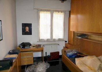 Camera da letto - Trilocale corso Luigi Andrea Martinetti, 37, Genova (zona Sampierdarena) - foto 7