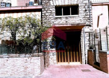 Ingresso palazzo - Four-room apartment via Ugo Foscolo, Trapani - photo 1