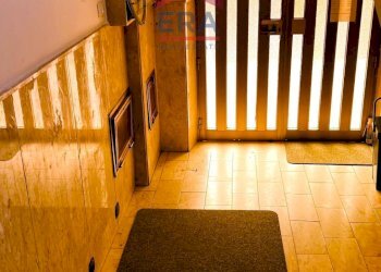 Dettaglio androne scala - Four-room apartment via Ugo Foscolo, Trapani - photo 3