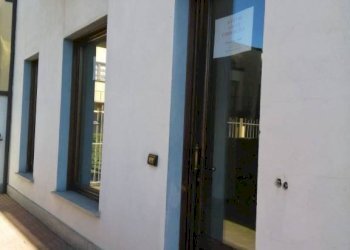 Facciata - Negozio via Vigone, 47, Pinerolo - foto 13