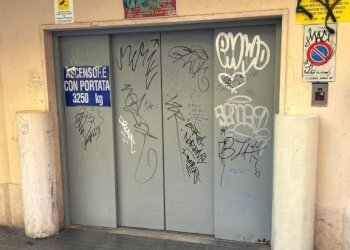 Ingresso - Box vicolo Bianchetti, 4, Bologna (zona Centro Storico) - foto 4
