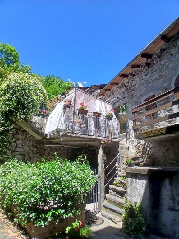 Facciata - Casa indipendente via Vecchia, 25, Berbenno di Valtellina - foto 1