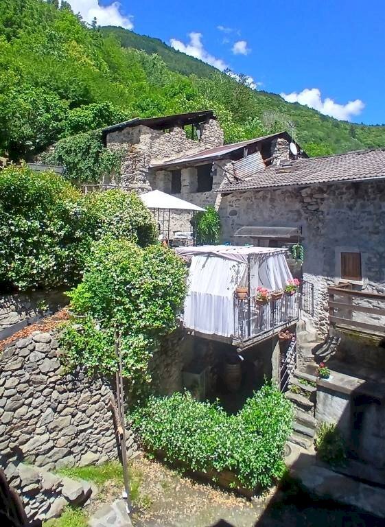Facciata - Casa indipendente via Vecchia, 25, Berbenno di Valtellina - foto 2