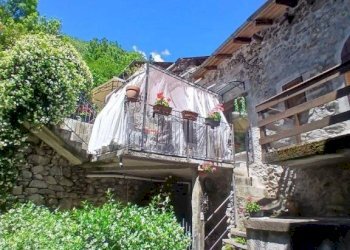 Facciata - Casa indipendente via Vecchia, 25, Berbenno di Valtellina - foto 1