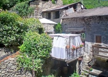 Facciata - Casa indipendente via Vecchia, 25, Berbenno di Valtellina - foto 2