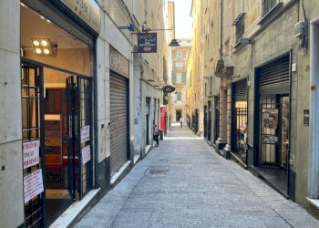 negozio locale commerciale genova centro storico v - Commercial Premises via di Scurreria, Genova (neighborhood Centro Storico) - photo 1