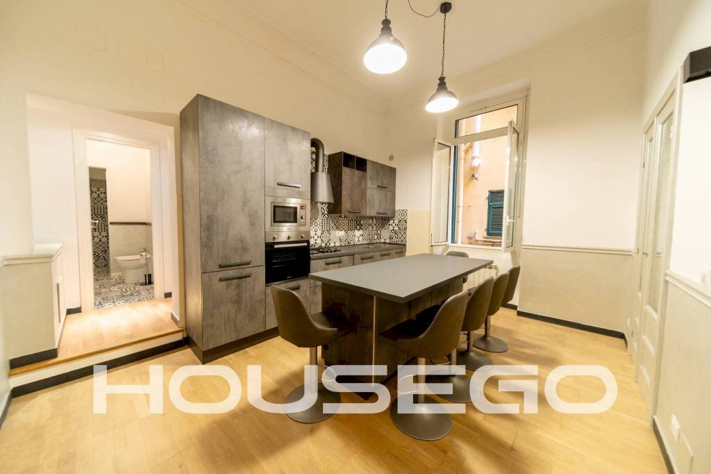 Cucina - Bilocale via San Giacomo e Filippo, 31, Genova (zona Centro) - foto 2