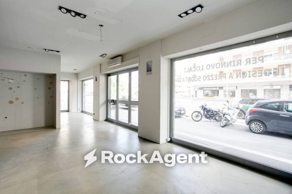 Interno non residenziale - Negozio via Anastasio II, 159, Roma - foto 3