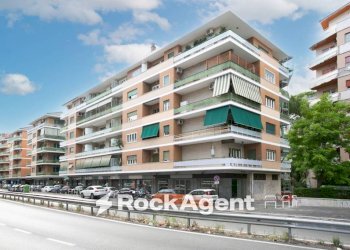 Facciata - Negozio via Anastasio II, 159, Roma - foto 23