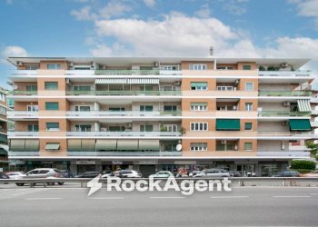 Facciata - Negozio via Anastasio II, 159, Roma - foto 13