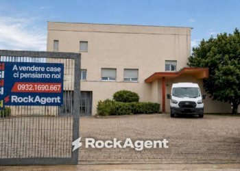 Facciata - Capannone via delle Industrie, Gallipoli - foto 1
