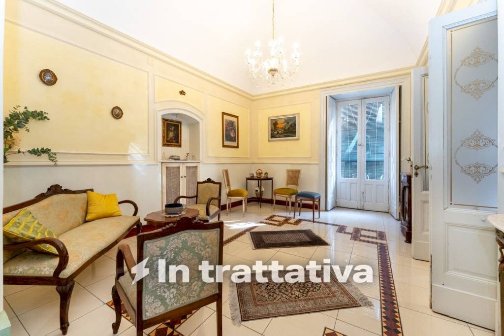 Salone - Quadrilocale corso Vittorio Emanuele, 151, Trecastagni - foto 2