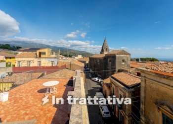 Vista - Four-room apartment corso Vittorio Emanuele, 151, Trecastagni - photo 1
