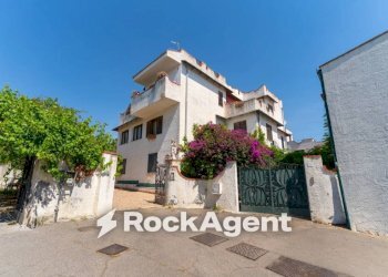 Cortile interno - Villa via Vampolieri, 31, Aci Catena - photo 3
