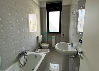 bagno - Ufficio Viale San Josemaría Escrivá 28, Bari (zona Poggiofranco) - foto 13