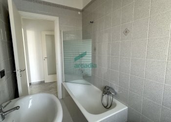 bagno - Ufficio Viale San Josemaría Escrivá 28, Bari (zona Poggiofranco) - foto 14