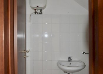 5 Bagno.jpg - Commercial Premises Via G. Matteotti 102, San Pietro in Casale - photo 5