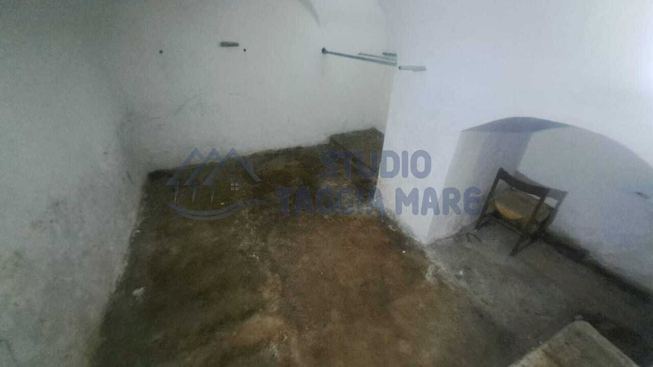 1 - Magazzino Via Quinto Marzio, Badalucco - foto 1