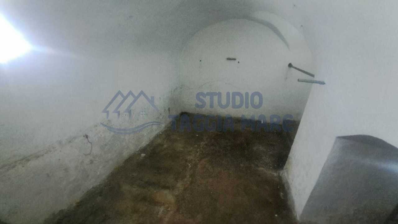 2 - Magazzino Via Quinto Marzio, Badalucco - foto 2