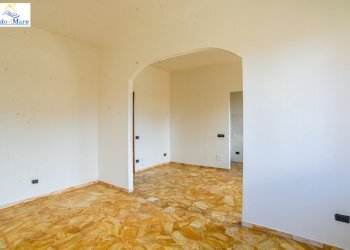 Via Mignone-18 - Three-room apartment Via Mignone 31, Savona - photo 2