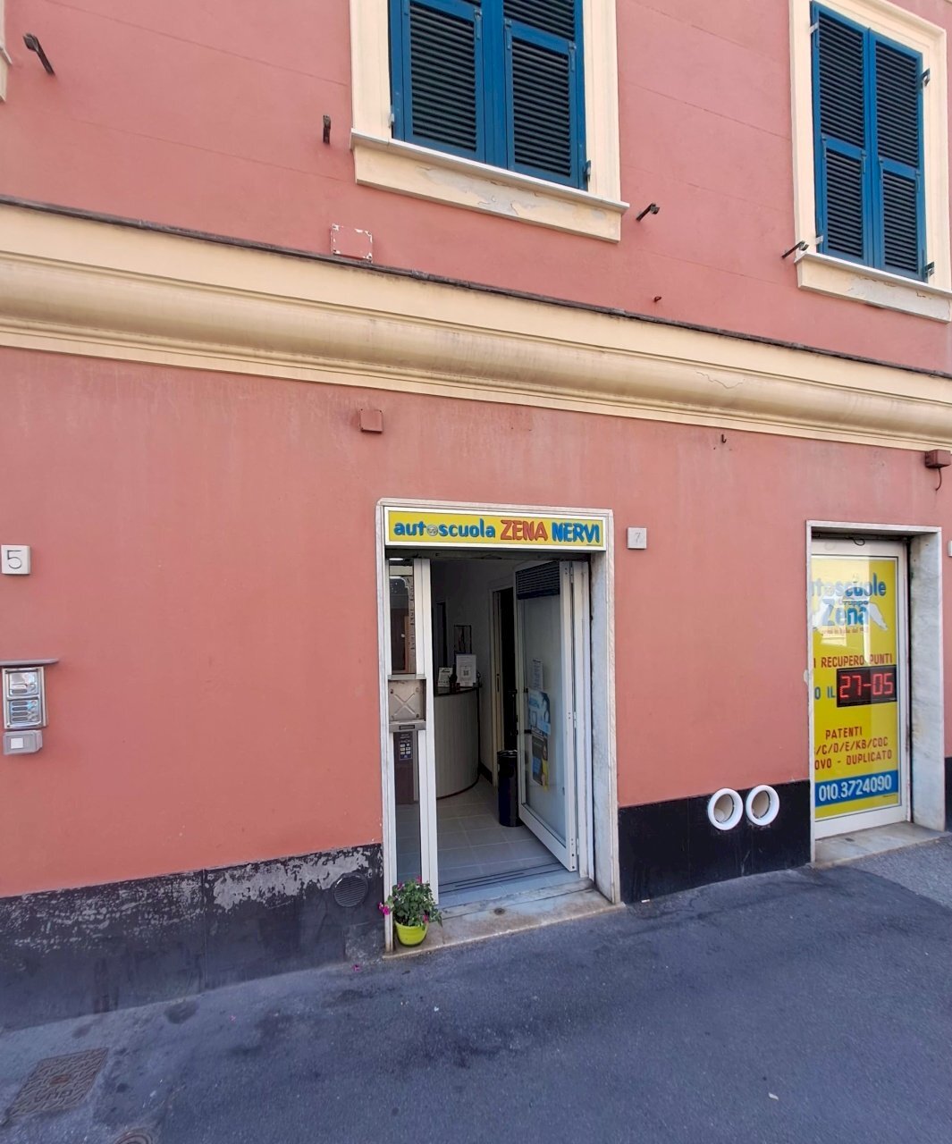 foto autoscuola otto - Commercial Premises Via Guglielmo Oberdan 5 - 7r, Genova (neighborhood Nervi) - photo 1