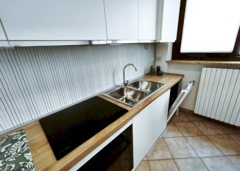 Soggiorno con cucina a vista - Monolocale Via Roberto Bellarmino 13/1, Milano (zona Città Studi) - foto 5