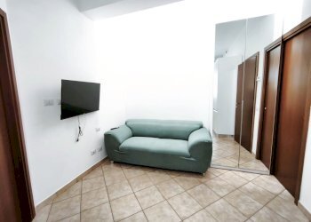 Soggiorno con cucina a vista - Monolocale Via Roberto Bellarmino 13/1, Milano (zona Città Studi) - foto 6