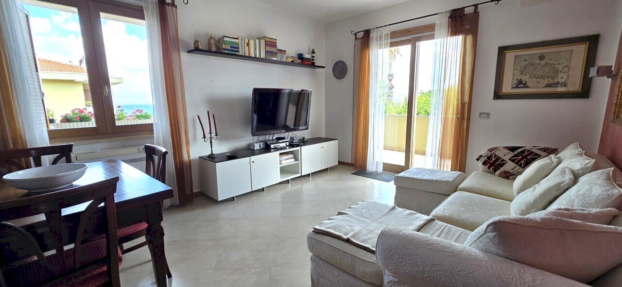Vista zona giorno con Salotto - Appartamento Via Villa Franca de Penedès 38, Alghero - foto 2