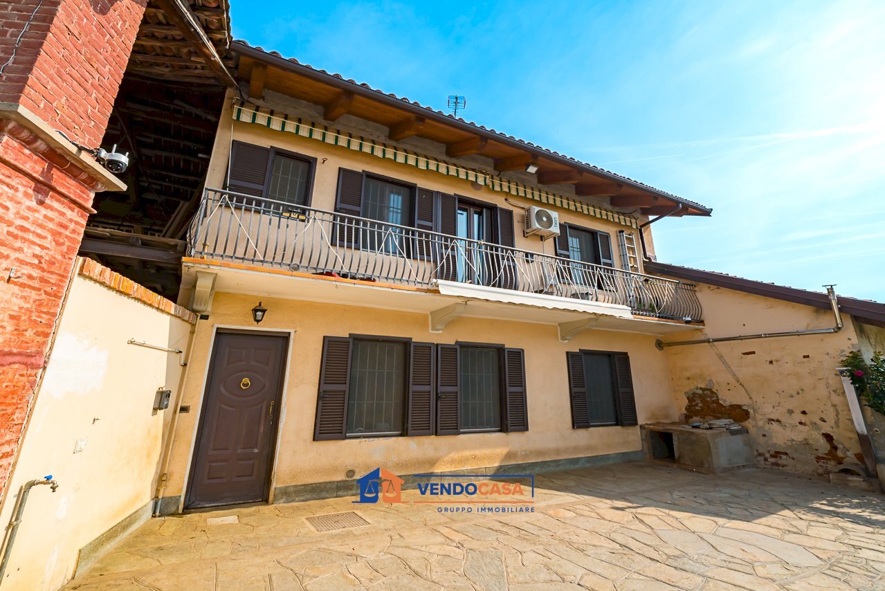 Independent house Casalgrasso - photo 1