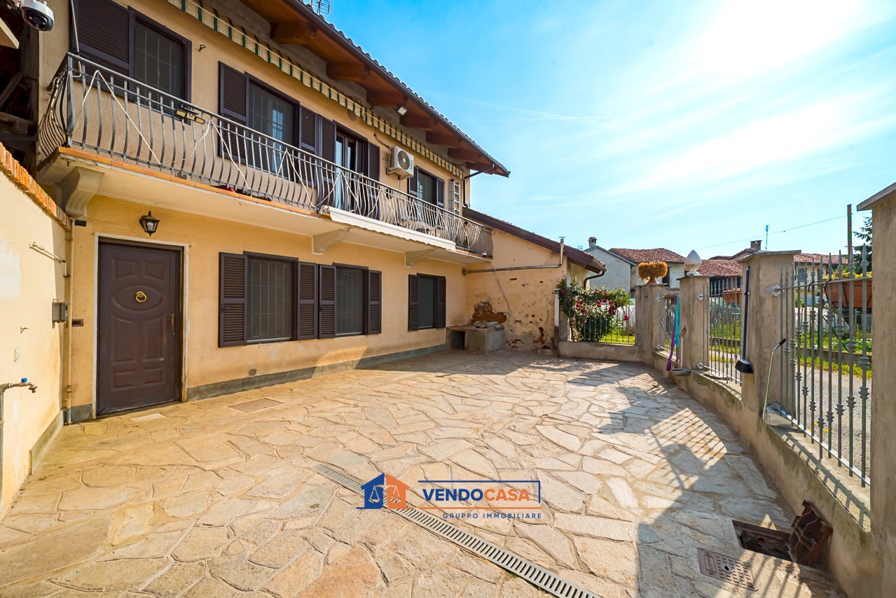 Independent house Casalgrasso - photo 2