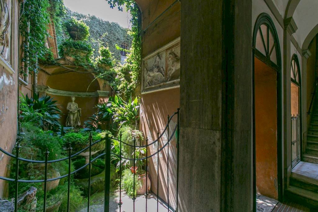 Interno palazzo - Trilocale via della Lungara, 18, Roma (zona Trastevere) - foto 1