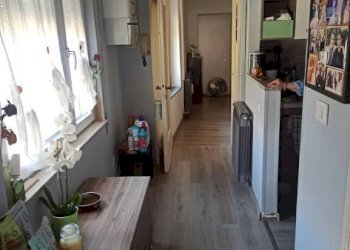 Corridoio - Appartamento via Alessandro Manzoni, 50, Galliate - foto 1