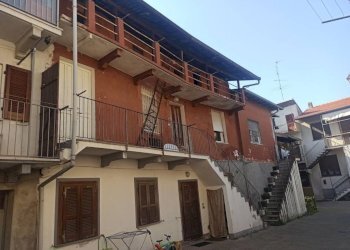 Facciata - Appartamento via Alessandro Manzoni, 50, Galliate - foto 2