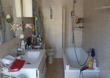 Bagno - Appartamento via Alessandro Manzoni, 50, Galliate - foto 15