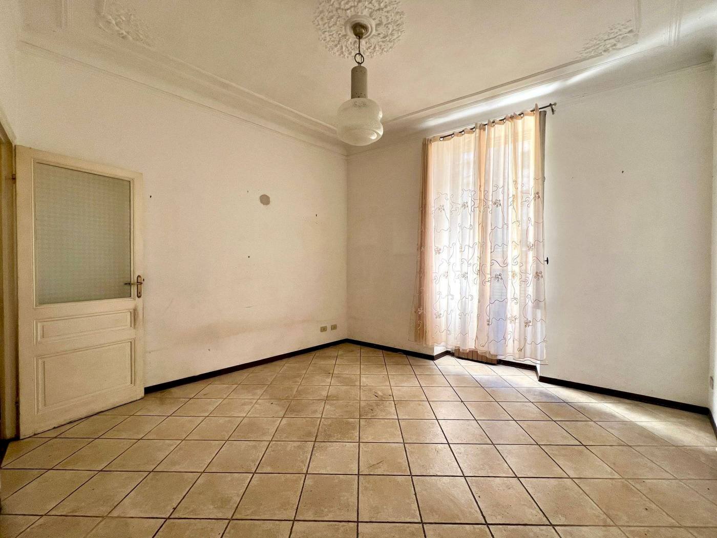 Four-room apartment Via Zeffiro Massa 38, Sanremo - photo 1