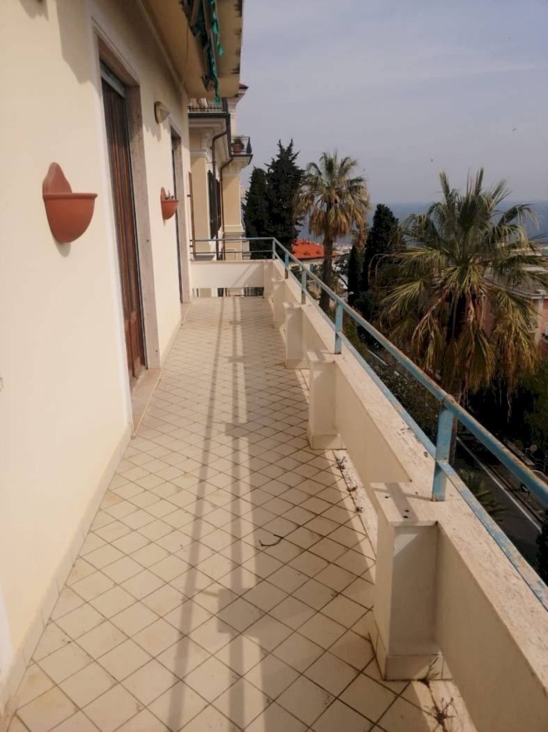 Four-room apartment Corso degli Inglesi, Sanremo - photo 2