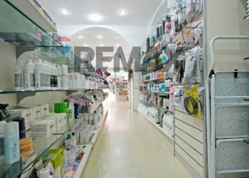 Attività Commerciale Via Sestri, 24 R.
Sestri Ponente, Genova (zona Sestri Ponente) - foto 6