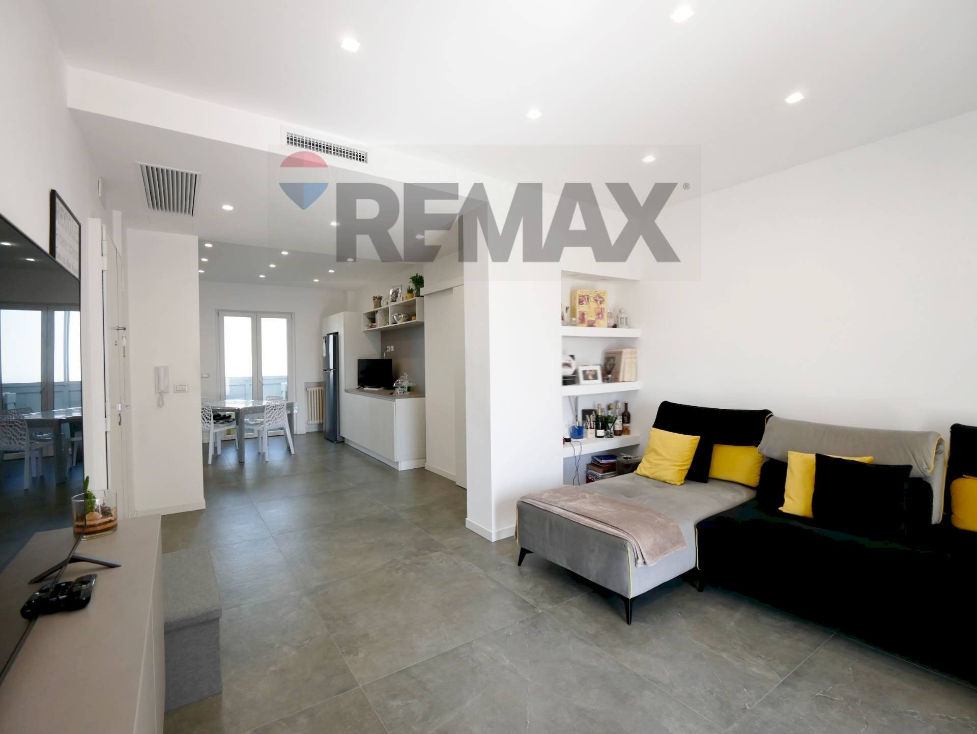 Sala da pranzo - Quadrilocale Viale Luigi De Laurentis
3, Bari - foto 2