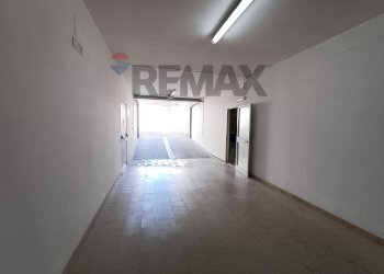 Hall / corridoio - Warehouse Via Giovanni da Verrazzano
9, Manfredonia - photo 3