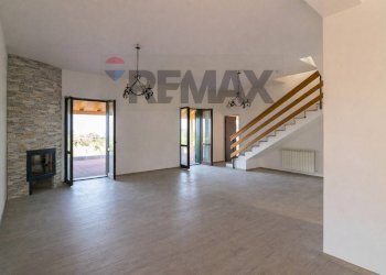 Stanza vuota - Villa Via Salemi Pennisi
 
48/50, Aci Sant'Antonio - foto 3