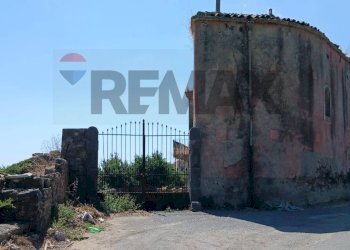 Edificio all\'aperto - Terreno agricolo SP81 Contrada Marzacchina
84, Calatabiano - foto 10