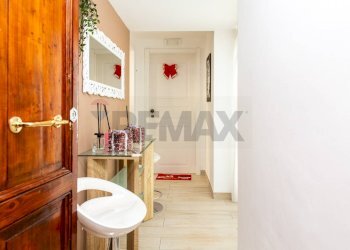 ingresso appartamenti 1 e2 Hall / corridoio - Appartamento Via Monsignore Ventimiglia
 
154, Catania - foto 2
