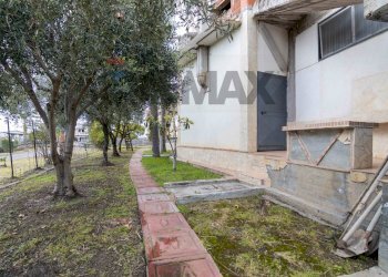 Edificio all\'aperto - Villa Via Giordano Bruno
 
34, Belpasso - foto 15