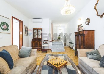 Soggiorno - Four-room apartment Via Gaetano Martino (Traversa C)
 
15, Taormina - photo 12