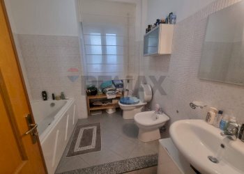 Bagno completo con vasca - Apartment Via Giuseppe Sessa
 
3, Catania - photo 19