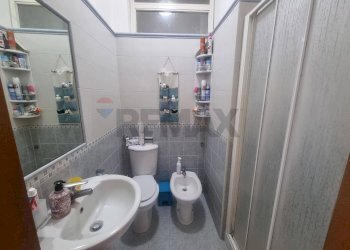 Bagno completo con box doccia - Apartment Via Giuseppe Sessa
 
3, Catania - photo 20