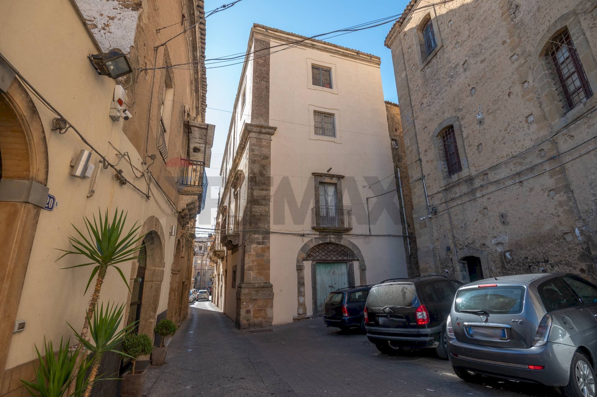 Edificio all\'aperto - Casa indipendente Via Santissimo Salvatore
12, Caltagirone - foto 2