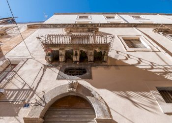 Edificio all\'aperto - Casa indipendente Via Santissimo Salvatore
 
12, Caltagirone - foto 4