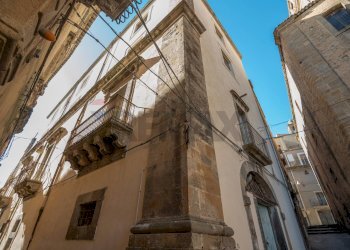 Edificio all\'aperto - Casa indipendente Via Santissimo Salvatore
 
12, Caltagirone - foto 9
